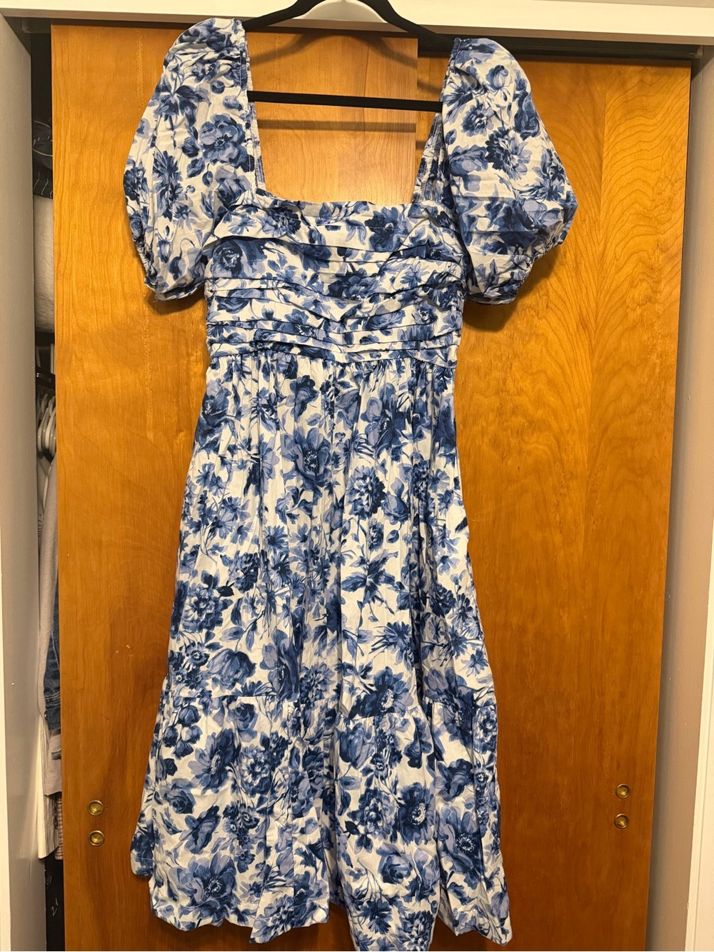 Abercrombie & Fitch Emerson Blue and White Floral Puff-Sleeve Midi Dress
